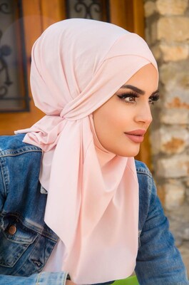 Aişe Tesettür - Açık Pudra Çapraz Bantlı Medium Size Hijab - Hazır Şal