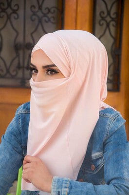 Açık Pudra Çapraz Bantlı Medium Size Hijab - Hazır Şal - Thumbnail