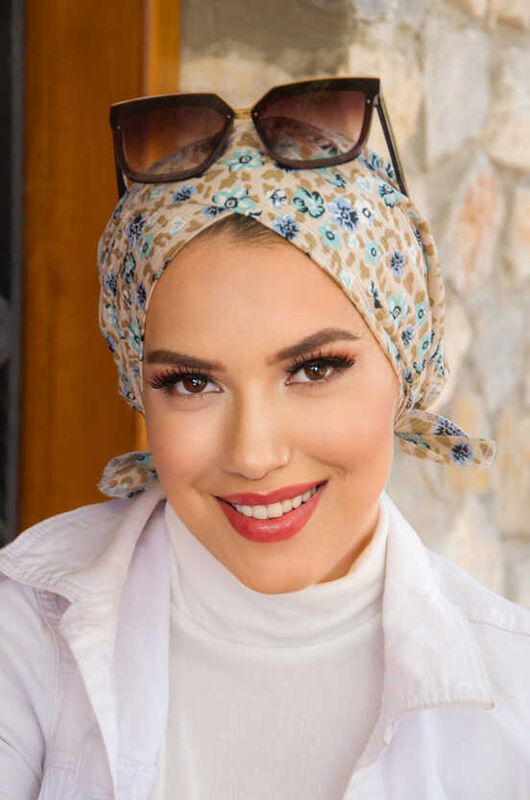 Bej Çiçekli Çapraz Bone
