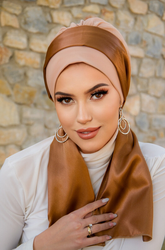  - Bej Karamel Saten Fularlı Bone