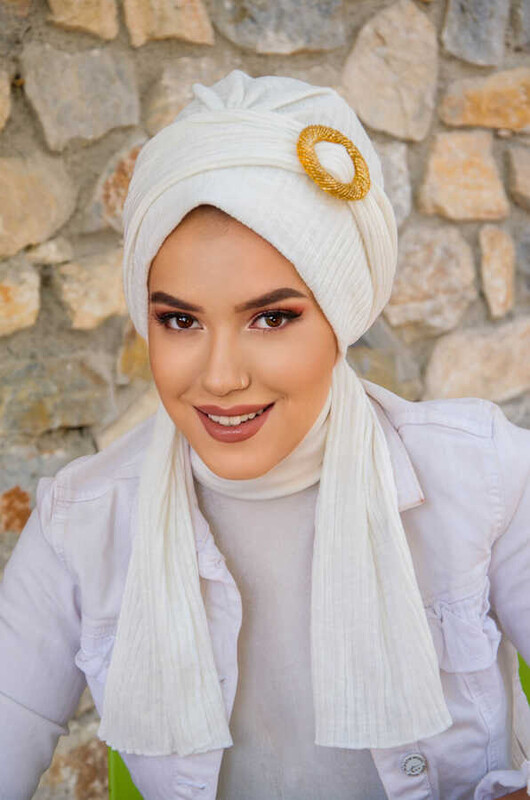  - Beyaz Gold Tokalı Atkılı Bone