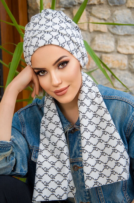 Beyaz Hat Desen Atkılı Bone