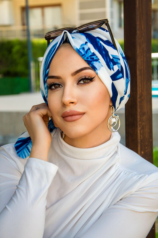 Beyaz Lacivert Yaz Desen Tokalı Bone