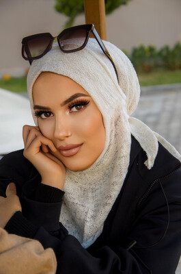 Aişe Tesettür - Beyaz Triko Kışlık Spor Bone Hijab