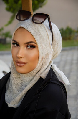 Aişe Tesettür - Beyaz Triko Kışlık Spor Bone Hijab (1)