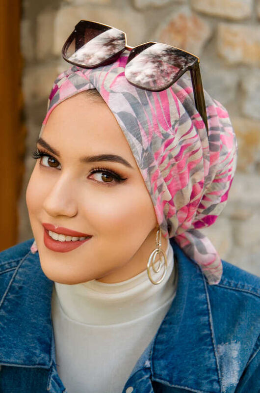 Gri Pembe Desenli Çapraz Bantlı Bone