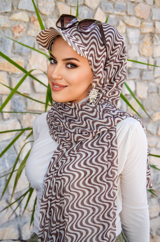 Aişe Tesettür - Kahve Helezon Desen Kepli Bandana Şapka Şal