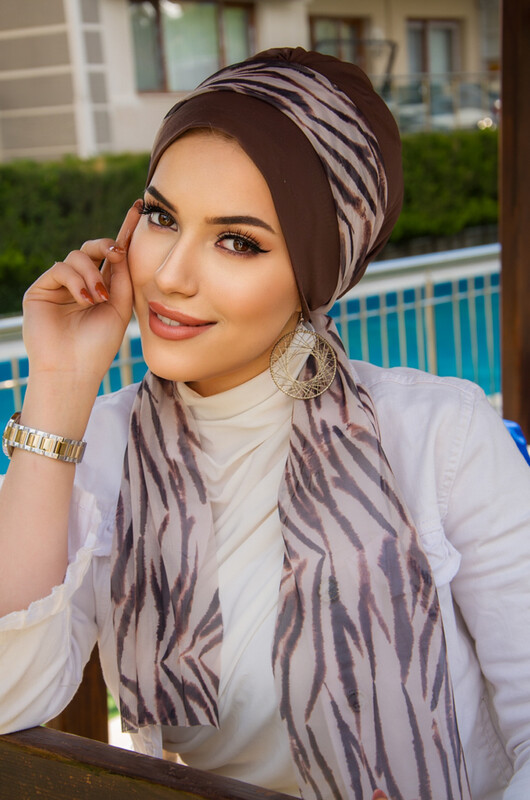  - Kahve Zebra Desen Fularlı Bone