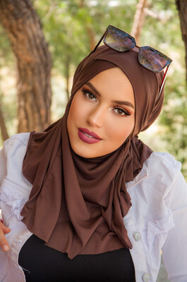 Aişe Tesettür - Kahverengi Çapraz Bantlı Medium Size Hijab - Hazır Şal (1)
