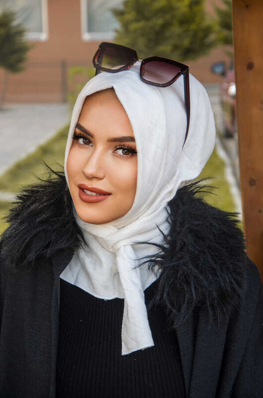 Aişe Tesettür - Beyaz Kapitone Hazır Eşarp