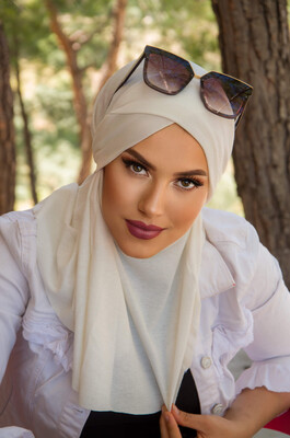 Kırık Beyaz Çapraz Bantlı Medium Size Hijab - Hazır Şal - Thumbnail