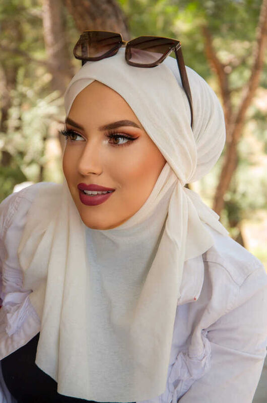 Kırık Beyaz Çapraz Bantlı Medium Size Hijab - Hazır Şal