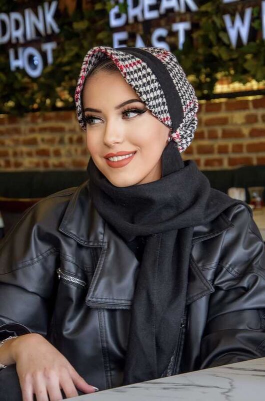 Siyah Kırmızı Kazayağı Desen Tesettür Şapka