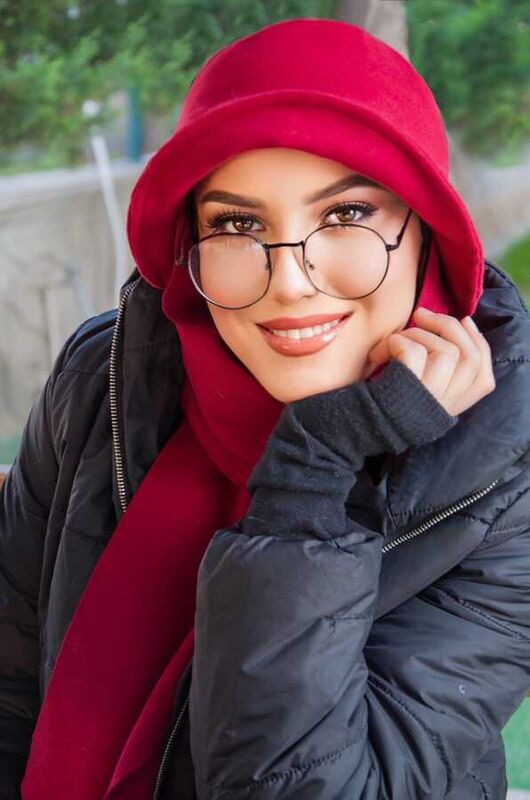 Kırmızı Atkılı Vintage Şapka