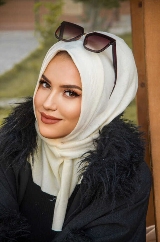 Aişe Tesettür - Krem Triko Kışlık Hazır Eşarp