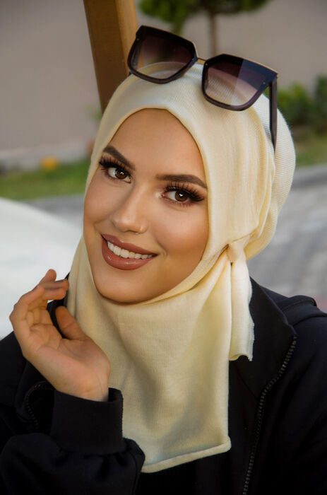 Krem Kışlık Spor Bone Hijab