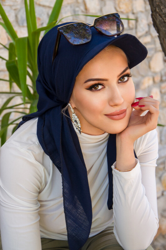 Aişe Tesettür - Lacivert Kepli Bandana