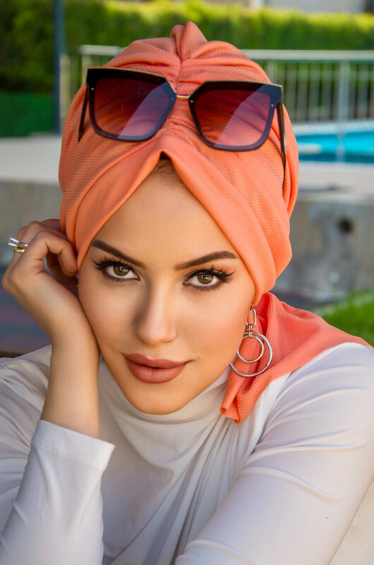 Aişe Tesettür - Neon Turuncu Tokalı Bone (1)
