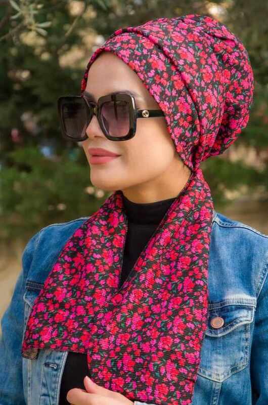 Pembe Çiçek Desenli Atkılı Bone
