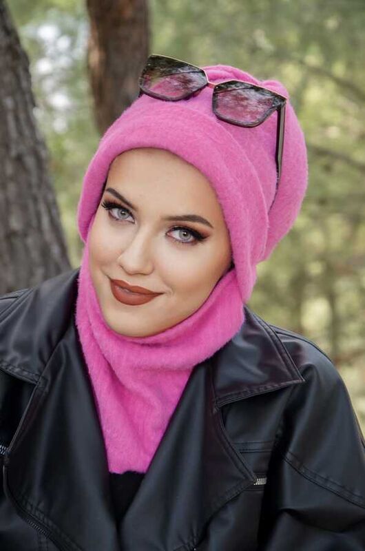 Pembe Maskeli Bere