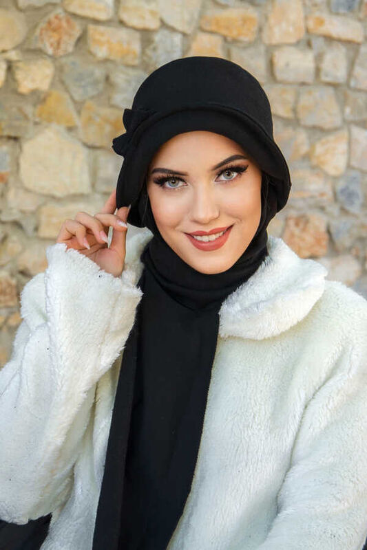 Siyah Aksesuar Detay Atkılı Vintage Şapka