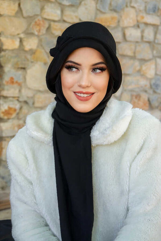 Siyah Aksesuar Detay Atkılı Vintage Şapka