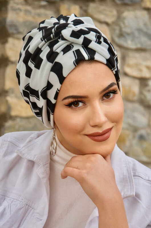 Siyah Beyaz Desenli Burgulu Bone - Thumbnail