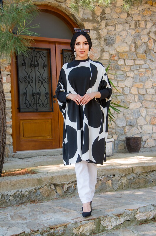 Siyah Beyaz Oversize Tesettür Tunik - Thumbnail