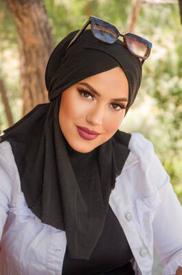 Aişe Tesettür - Siyah Çapraz Bantlı Medium Size Hijab - Hazır Şal
