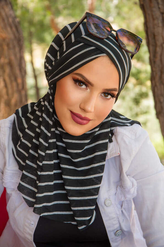 Aişe Tesettür - Siyah Çizgi Desenli Çapraz Bantı Medium Size - Hazır Şal (1)