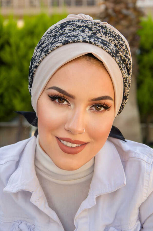 Siyah Ekru Çiçek Desen Bantlı Bone - Thumbnail