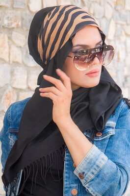 Aişe Tesettür - Siyah Gold Zebra Bandana Hijab - 50102 (1)