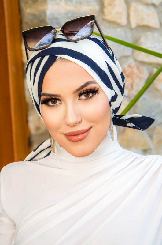 Lacivert Beyaz Zebra Desenli Çapraz Bone