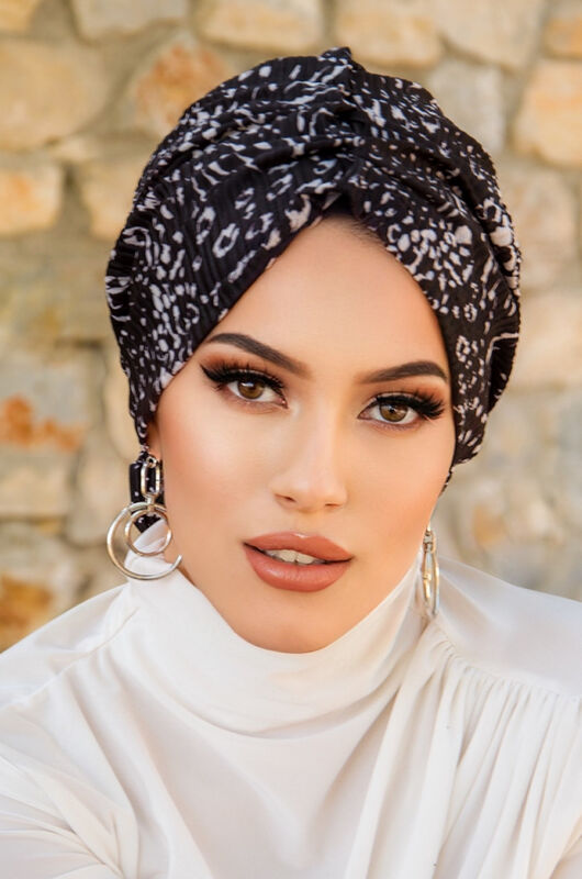 Siyah Leopar Desen Piliseli Tokalı Bone