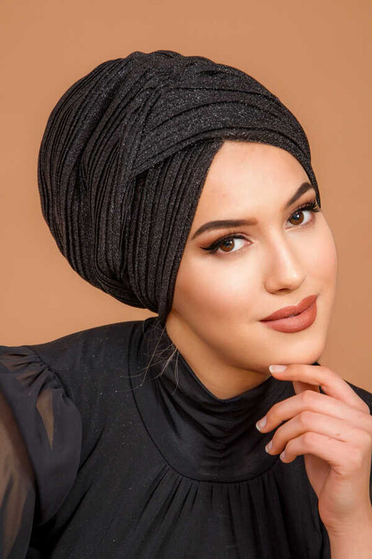 - Siyah Pilise Çapraz Bantlı Dolgulu Bone