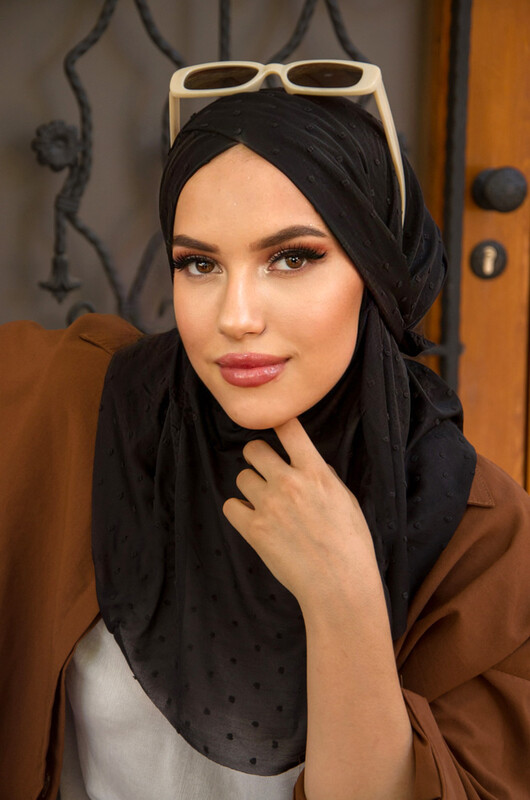 Aişe Tesettür - Siyah Ponpon Çapraz Bantlı Medium Size Hijab - Hazır Şal