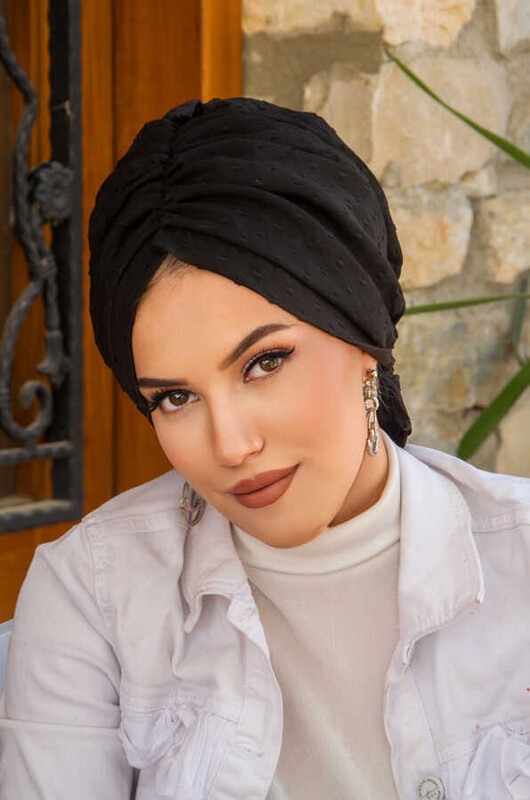 Aişe Tesettür - Siyah Ponpon Tokalı Bone (1)