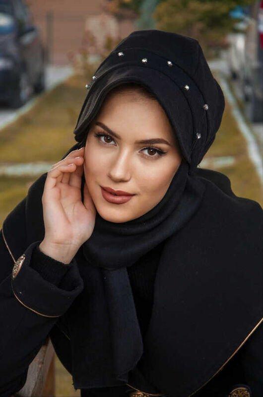 Siyah Swarovski Taşlı Tesettür Şapka
