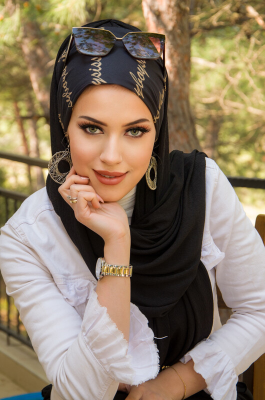 Aişe Tesettür - Siyah Yazı Desen Bone Hazır Şal (1)