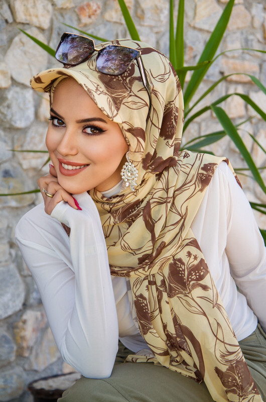 Aişe Tesettür - Uçuk Sarı kahve Desen Kepli Bandana Şapka Şal