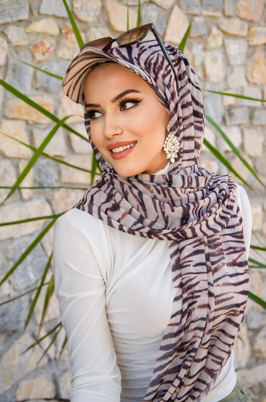 Aişe Tesettür - Zebra Desen Kepli Bandana Şapka Şal (1)