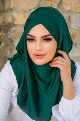 Zümrüt Yeşili Çapraz Bantlı Medium Size Hijab - Hazır Şal - Thumbnail